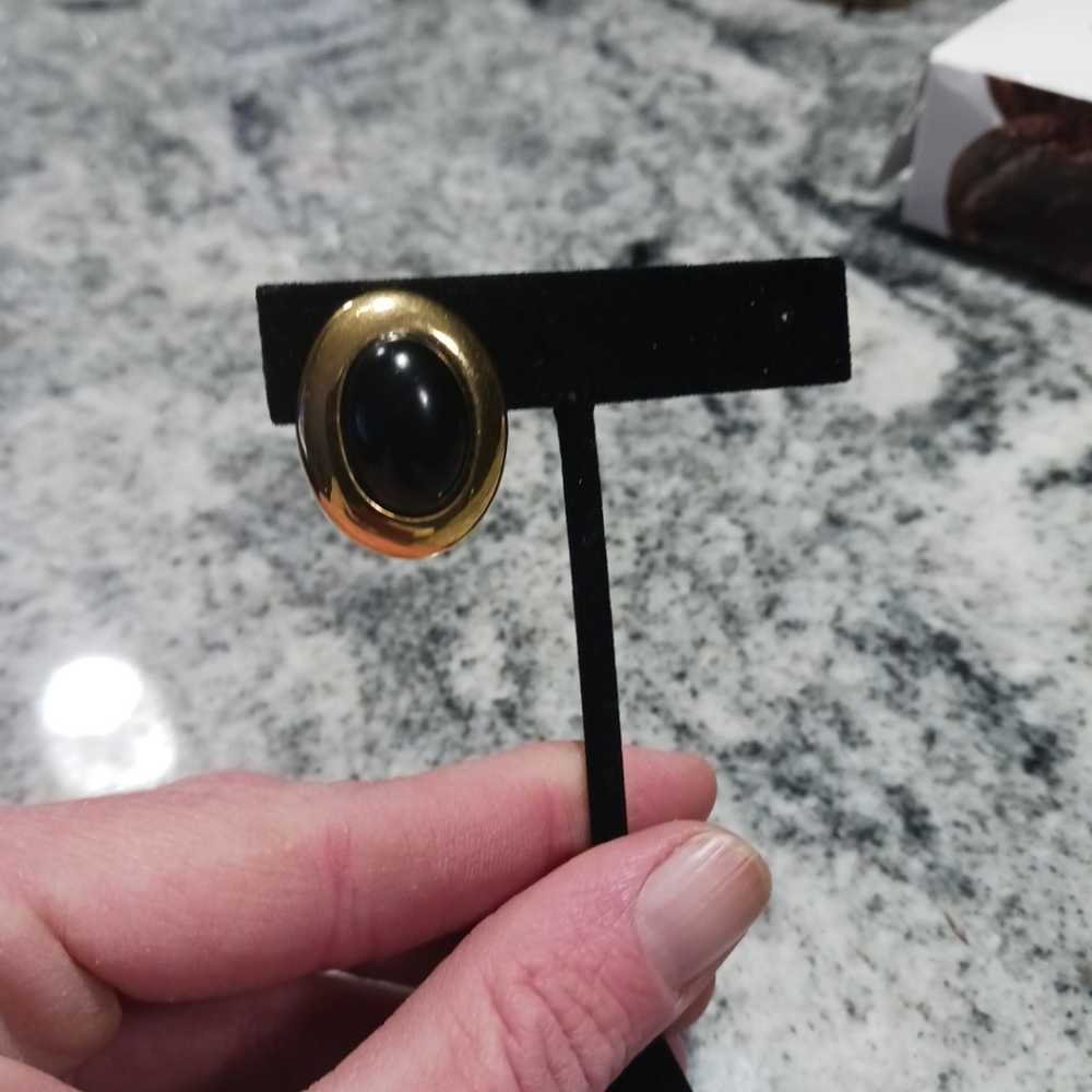 Vtg NAPIER Goldtone Black Lucite Cabochon Oval Screwback Replacement Earring.